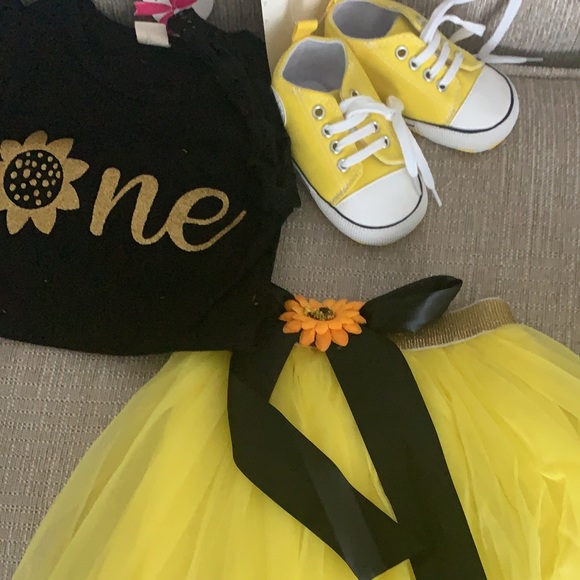 Baby Girl’s One Year Birthday Outfit - Picture 10 of 11